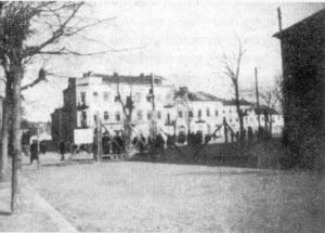 "
שער הגטו בשדליץ. "