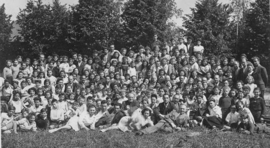 חברי הקיבוץ ברוזנהיים לפני עלייתם לארץ